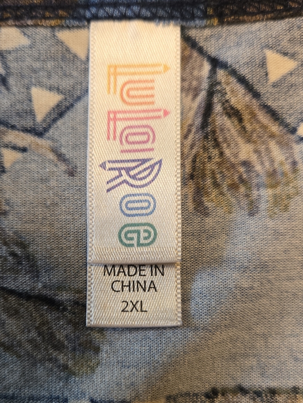 🚨FITS LIKE A LG/XL 🚨 Lularoe Classic T - Picture 2 of 2